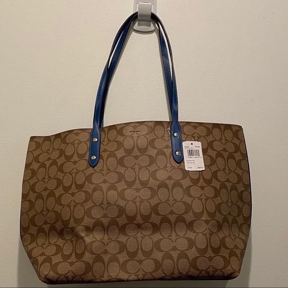 Coach Town Tote in Signature Canvas - Picture 3 of 9
